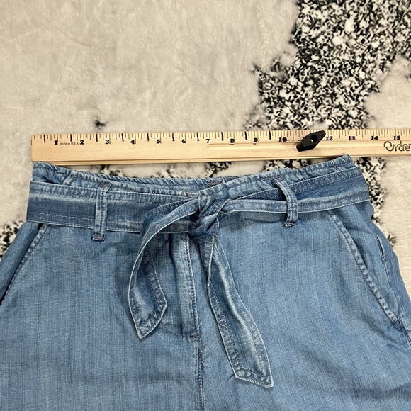 Elie Tahari Chambray Shorts Womens Size 4 Blue Tie Waist Lightweight Summer NWOT - Picture 2 of 12